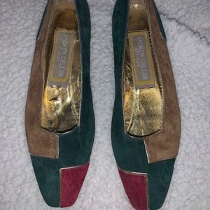 Size 8 Andrew Geller boutique flats